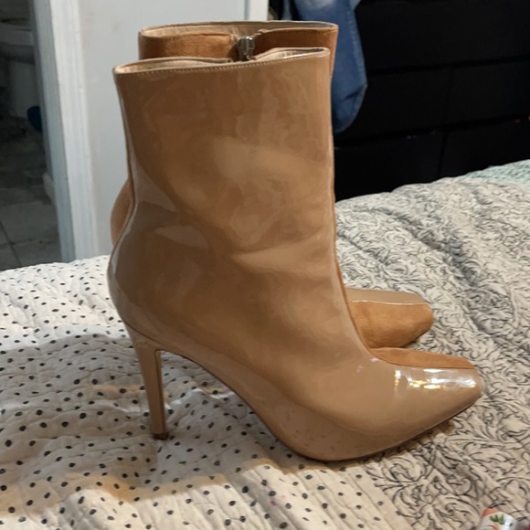 Women’s Heels - Picture 2 of 4